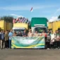 Gubernur Sumbar, Mahyeldi Ansharullah, menerima penyerahan bantuan donasi secara simbolis dari Kementerian Lingkungan Hidup (KLH), Sabtu (6/12/2025). (Foto: ADPSB)