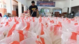 Badan Pangan Nasional (Bapanas) menyalurkan bantuan beras sebanyak 95 ton kepada warga Kota Padang. (Foto: Diskominfo Padang) 