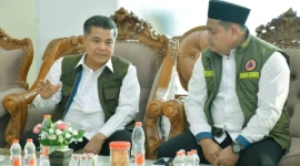 Bupati Agam, Benni Warlis bersama Wakil Bupati Bungo, Tri Wahyu Hidayat. (Foto: AMC)
