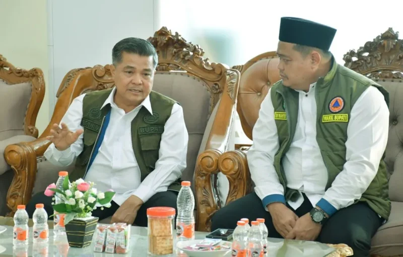 Bupati Agam, Benni Warlis bersama Wakil Bupati Bungo, Tri Wahyu Hidayat. (Foto: AMC)