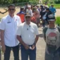 Bupati Padang Pariaman, John Kenedy Azis, saat meninjau lokasi Jembatan Sipinang di Korong Sipisang–Sipinang, Nagari Anduriang, Kecamatan 2x11 Kayu Tanam, Rabu (31/12/2025). (Foto: Kominfo Padang Pariaman)
