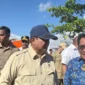 Bupati Padang Pariaman John Kenedy Azis mendampingi Presiden Prabowo meninjau lokasi pengungsian di Kasai, Senin (1/12/2025). (Foto: Kominfo Padang Pariaman)