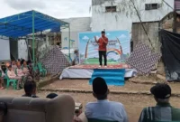 Camat Lubeg Nofiandi Amir membuka Festival Permainan Tradisional Anak di Kampung Seni Palapa, Kelurahan Palapa Nan XX, Kamis (25/12/2025). (Foto: Diskominfo Padang)