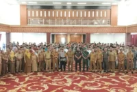 
Para calon wali nagari dari 58 nagari berfoto bersama Bupati Pessel, Hendrajoni seusai Deklarasi Damai Pilwana 2025 di PCC. (Foto: Dok. Kis)