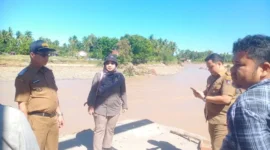 Dinas PUPR Padang menginventarisasi jalan putus dan jembatan rusak pascabencana. (Foto: FB Diskominfo Padang)