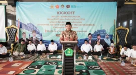 Dirjen Bimas Islam Abu Rokhmad saat peluncuran Program Masjid Ramah Pemudik di Masjid Jami’ An-Nur, Karawang, Jawa Barat, Selasa (23/12/2025). (Foto: Ist)