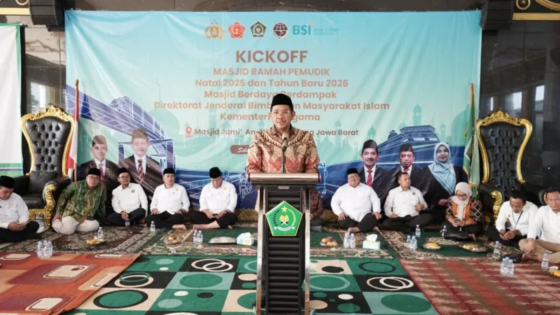 Dirjen Bimas Islam Abu Rokhmad saat peluncuran Program Masjid Ramah Pemudik di Masjid Jami’ An-Nur, Karawang, Jawa Barat, Selasa (23/12/2025). (Foto: Ist)