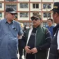 Wali Kota Padang Panjang, Hendri Arnis mendampingi Dirjen Bina Konstruksi Kementerian PU, Boby Ali Azhari, Wagub Sumbar, Vasko Ruseimy dan lainnya meninjau lokasi rencana pembangunan Huntap bagi warga terdampak bencana di kawasan depan Rusunawa Padang Panjang, Sabtu (27/12/2025). (Foto: Kominfo Padang Panjang)
