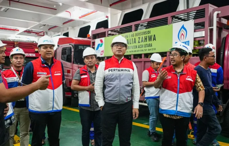 Direktur Utama Pertamina Simon Aloysius Mantiri melakukan kunjungan ke operasional Pertamina dan memastikan pasokan LPG dan BBM ke Aceh.