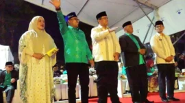 Bupati Tanah Datar Eka Putra didampingi Wakil Bupati Ahmad Fadly, Ketua LPTQ Abdurrahman Hadi, dan Ketua TP-PKK Ny. Lise Eka Putra menghadiri pembukaan MTQ Nasional ke-41 tingkat Sumbar di Lapangan Wirabraja Kota Bukittinggi Sabtu (13/12/2025) malam. (Foto: Prokopim Tanah Datar)