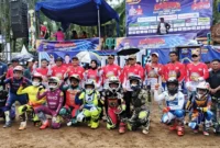 Pembukaan Kejuaraan Grasstrack Motocross Piala Polres Pasaman Barat di Sirkuit Permanen HIC Padang Tujuh, Sabtu–Minggu (13–14/12/2025). (Foto: Diskominfo Pasbar)