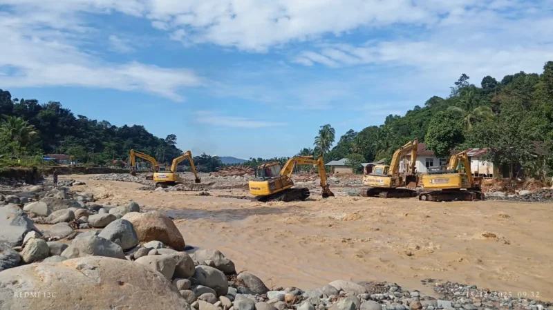 Akses Jalan Batu Busuk di Kecamatan Pauh kini sudah kembali dapat dilalui kendaraan roda dua. (Foto: Prokopim Padang)