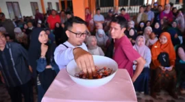 Pedagang mengikuti proses pencabutan nomor kios yang digelar Pemko Payakumbuh, Sabtu (20/12/2025). (Foto: MC Payakumbuh)