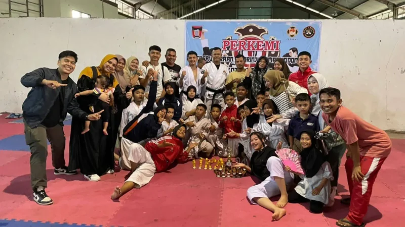 Perkemi Pasbar menorehkan sejarah dengan meraih Juara Umum III pada Kejurda Shorinji Kempo tingkat Provinsi Sumbar. (Foto: Kominfo Pasbar)