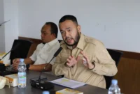 Wali Kota Padang, Fadly Amran menghadiri rapat koordinasi penanganan banjir bandang Padang di Kantor DPRD Padang, Selasa (16/12/2025). (Foto: Prokopim Padang)