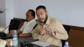 Wali Kota Padang, Fadly Amran menghadiri rapat koordinasi penanganan banjir bandang Padang di Kantor DPRD Padang, Selasa (16/12/2025). (Foto: Prokopim Padang)