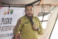Wali Kota Padang Fadly Amran memberikan pemotongan tarif Perumda AM Padang sebesar 50 persen untuk meringankan beban warga pascabencana banjir bandang. (Foto: Prokopim Padang)