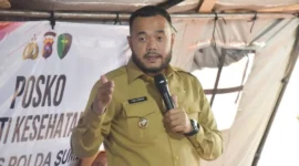 Wali Kota Padang Fadly Amran memberikan pemotongan tarif Perumda AM Padang sebesar 50 persen untuk meringankan beban warga pascabencana banjir bandang. (Foto: Prokopim Padang)
