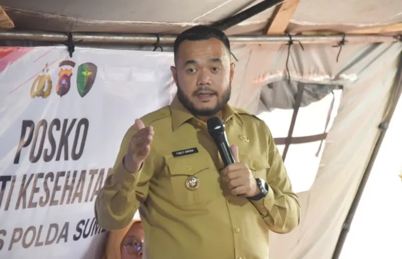 Wali Kota Padang Fadly Amran memberikan pemotongan tarif Perumda AM Padang sebesar 50 persen untuk meringankan beban warga pascabencana banjir bandang. (Foto: Prokopim Padang)