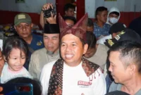 Gubernur Jawa Barat, Dedi Mulyadi (KDM) meninjau lokasi terdampak banjir bandang di Padang. (Foto: Prokopim Padang)