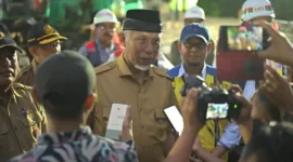 Gubernur Sumbar Mahyeldi menetapkan UMP Sumbar 2026 naik 6,3 persen menjadi Rp3.182.955. (Foto: ADPSB)