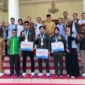 Gubernur Sumbar, Mahyeldi Ansharullah memberikan apresiasi kepada atlet peraih medali SEA Games XXXIII 2025 Thailand di Istana Gubernuran, Selasa (23/12/2025). (Foto: ADPSB)