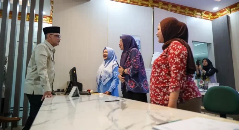 Menteri Haji dan Umrah RI Mochamad Irfan Yusuf atau Gus Irfan meninjau persiapan haji di DKI Jakarta. (Foto: Kemenaj)