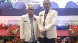 
Ketua Panitia Pelaksana Pemilihan IKB3, Armen Rachmad RKY Bagindo Basa (kiri) bersama Penasehat IKB3, Dr. Ir. Yuliusman M.Eng. (Foto: Dok. Ahman)