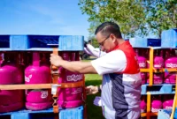Dirut PT Pertamina (Persero) Simon Aloysius Mantiri mengawal pengiriman 144 tabung LPG Bright Gas 12 KG ke Kabupaten Bener Meriah, Aceh Timur. (Foto: Pertamina) 