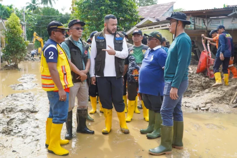 Wali Kota Padang, Fadly Amran, meninjau kawasan Tabiang Banda Gadang, Minggu (14/12/2025). (Foto: Prokopim Padang)