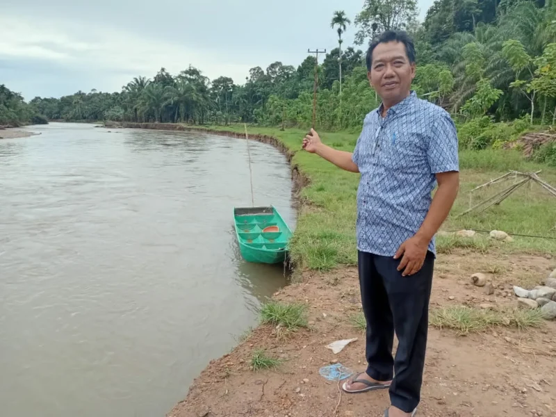 Jonaidi, SH, MH saat turun ke lapangan. (Foto: Dok. Pribadi)