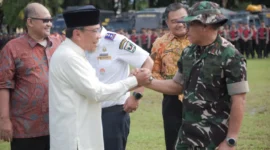 Wakil Wali Kota Padang Maigus Nasir menghadiri Apel Gelar Pasukan di Lapangan Imam Bonjol, Jumat (19/12/2025). (Foto: Prokopim Padang)