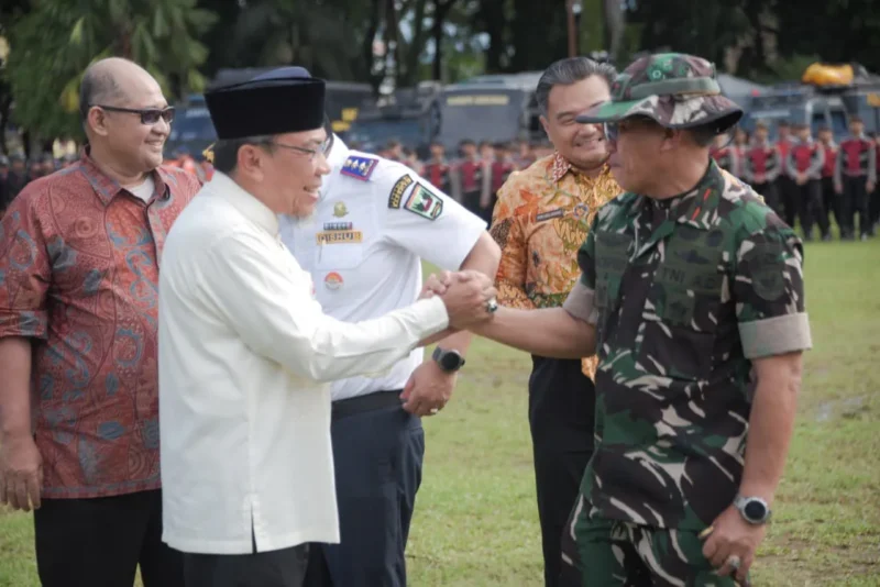 Wakil Wali Kota Padang Maigus Nasir menghadiri Apel Gelar Pasukan di Lapangan Imam Bonjol, Jumat (19/12/2025). (Foto: Prokopim Padang)