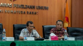 Bawaslu Sumbar menggelar rapat reformasi birokrasi dan penguatan tata kelola kearsipan bagi Bawaslu kabupaten/kota se-Sumbar, di Kantor Bawaslu Sumbar, Sabtu (20/12/2025). (Foto: Ist)