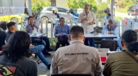 Ketua Umum IJTI Pusat Herik Kurniawan dalam pertemuan di Sekretariat IJTI Pengda Sumbar, Selasa (23/12/2025). (Foto: Ist)
