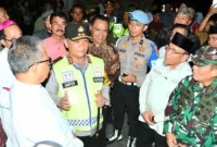 Wakil Wali Kota Padang Maigus Nasir saat monitoring Malam Misa Natal, Rabu malam (24/12/2025). (Foto: Prokopim Padang)