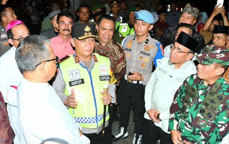 Wakil Wali Kota Padang Maigus Nasir saat monitoring Malam Misa Natal, Rabu malam (24/12/2025). (Foto: Prokopim Padang)