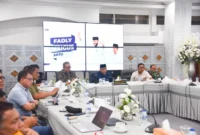 Wakil Wali Kota Padang Maigus Nasir saat mengikuti rakor pembahasan pembangunan Huntap pascabencana bersama Kementerian PKP RI secara daring, Kamis (25/12/2025). (Foto: Prokopim Padang)
