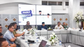Wakil Wali Kota Padang Maigus Nasir saat mengikuti rakor pembahasan pembangunan Huntap pascabencana bersama Kementerian PKP RI secara daring, Kamis (25/12/2025). (Foto: Prokopim Padang)