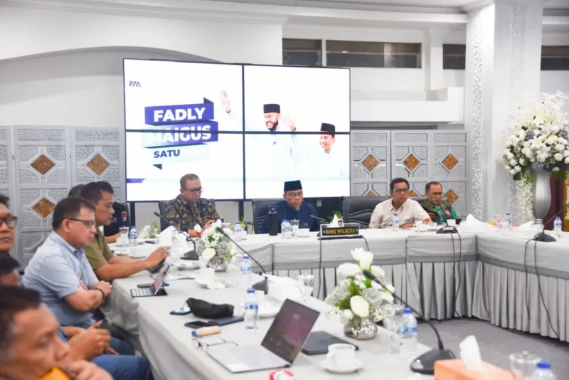 Wakil Wali Kota Padang Maigus Nasir saat mengikuti rakor pembahasan pembangunan Huntap pascabencana bersama Kementerian PKP RI secara daring, Kamis (25/12/2025). (Foto: Prokopim Padang)