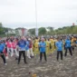 Wali Kota Padang Fadly Amran mengikuti Senam Massal Gebyar KORMI Padang di Lapangan Apeksi, Balai Kota Padang, Aie Pacah, Minggu (28/12/2025). (Foto: Prokopim Padang)