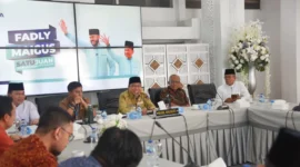 Wakil Wali Kota Padang Maigus Nasir memimpin Rapat Pembentukan Pengurus KDEKS Kota Padang di Palanta Rumah Dinas Wali Kota Padang, Senin (29/12/2025). (Foto: Prokopim Padang)