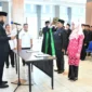 Wali Kota Padang Fadly Amran melantik para pejabat di Gedung Bagindo Azis Chan Youth Center, Rabu (31/12/2025). (Foto: Prokopim Padang)