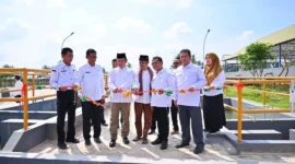 Wali Kota Payakumbuh Zulmaeta meresmikan Unit Pengolahan II IPLT Payakumbuh di Kelurahan Sungai Durian, Rabu (24/12/2025). (Foto: MC Payakumbuh)