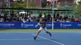 Atlet tenis putra Justin Barki menyumbangkan raihan medali emasnya di SEA Games 2025 Thailand senilai Rp1 miliar untuk para korban banjir bandang di Sumut. (Foto: Herry/kemenpora.go.id)