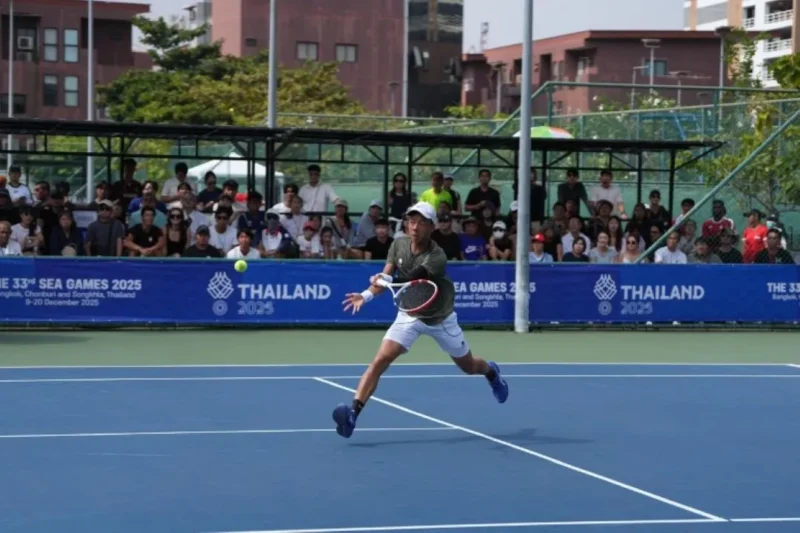 Atlet tenis putra Justin Barki menyumbangkan raihan medali emasnya di SEA Games 2025 Thailand senilai Rp1 miliar untuk para korban banjir bandang di Sumut. (Foto: Herry/kemenpora.go.id)