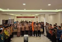 Bupati Pesisir Selatan Hendrajoni melepas kafilah MTQ Pessel di Triza Hotel Painan, Jumat malam (12/12). (Foto: Ist)