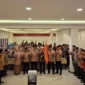Bupati Pesisir Selatan Hendrajoni melepas kafilah MTQ Pessel di Triza Hotel Painan, Jumat malam (12/12). (Foto: Ist)