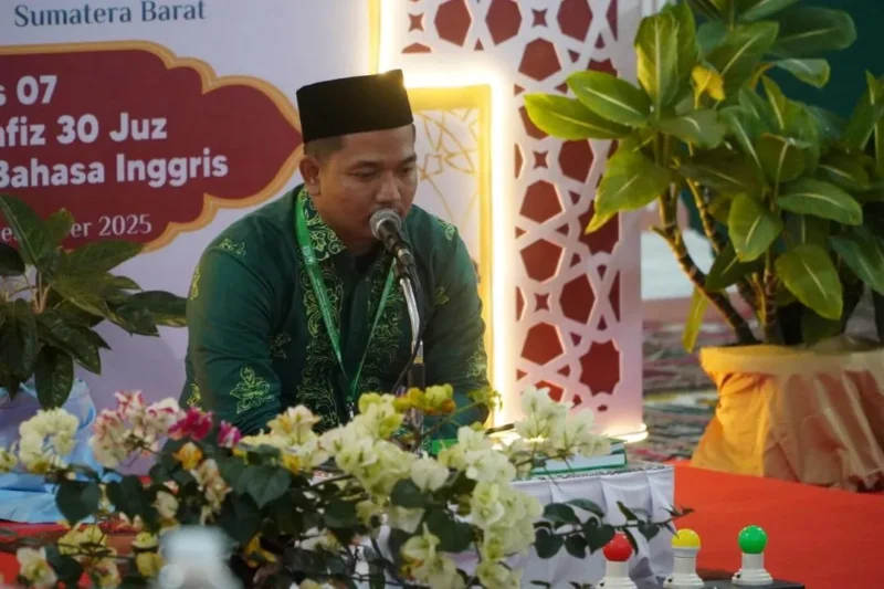 Kafilah Padang Panjang tampil di 26 cabang pada hari pertama MTQ Provinsi Sumbar ke-41 di Bukittinggi, Minggu (14/12/2025). (Foto: Kominfo Padang Panjang)