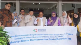 Pemko Padang menerima bantuan bencana dari Kemenperin RI di Posko Tanggap Darurat Bencana Kota Padang, Selasa (9/12/2025). (Foto: Prokopim Padang)